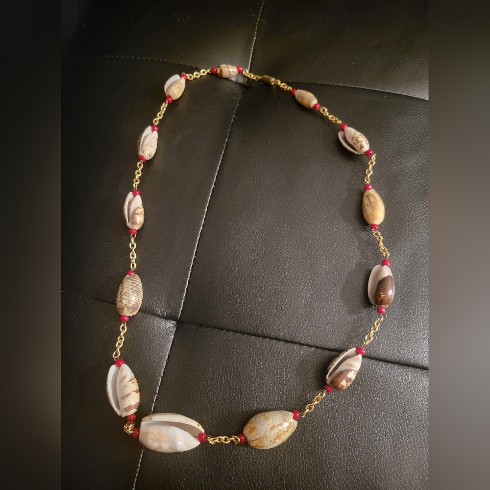Shell Necklace - Picture 2 of 4